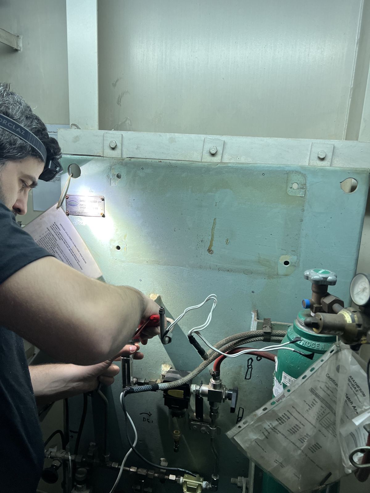 Marine nitrogen generator service and commissioning 08